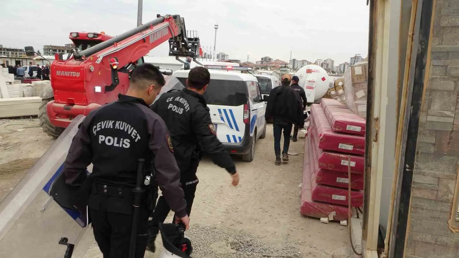 Malatya’nın Yeşilyurt ilçesinde bir şantiyede işçiler arasında çıkan sopalı ve
