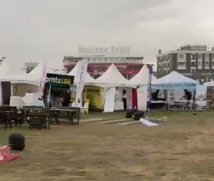 Malatya’da etkili olan şiddetli fırtına, Yeşilyurt ilçesindeki 100. Yıl Kent