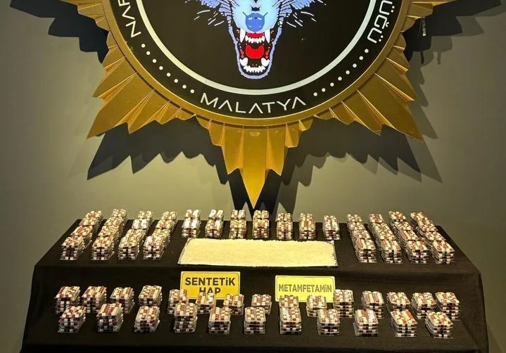 Malatya’da sokak satıcılarına yönelik düzenlenen operasyonda çok sayıda uyuşturucu madde