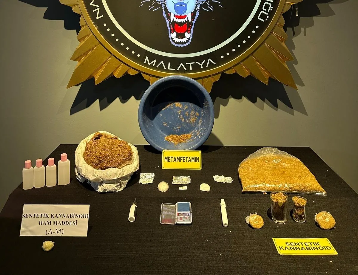 Malatya’da polis ekipleri tarafından uyuşturucu satıcılarına yönelik düzenlenen operasyonlarda çok