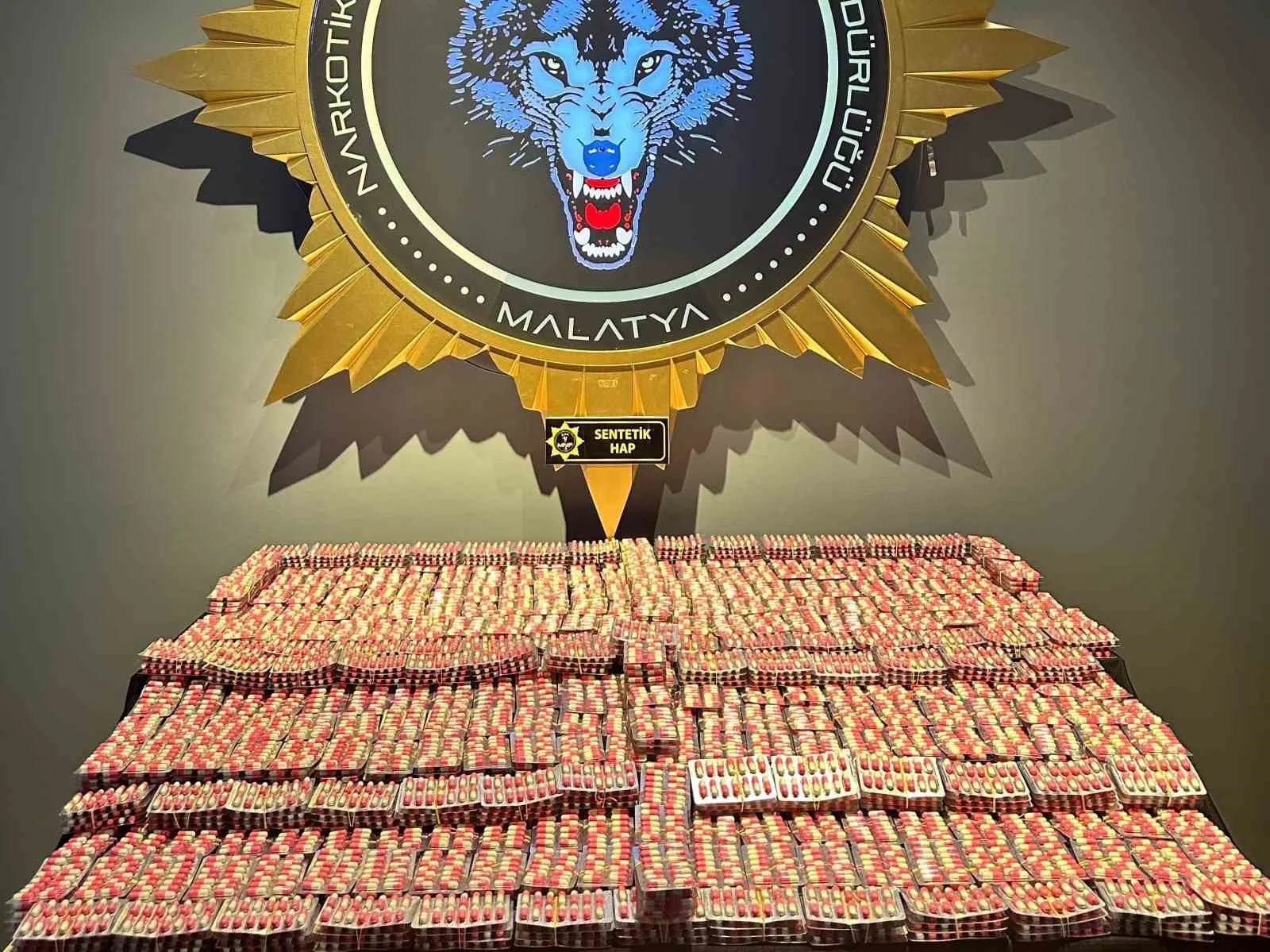 Malatya’da sokak satıcılarına yönelik düzenlenen operasyonda 22 bin 440 adet