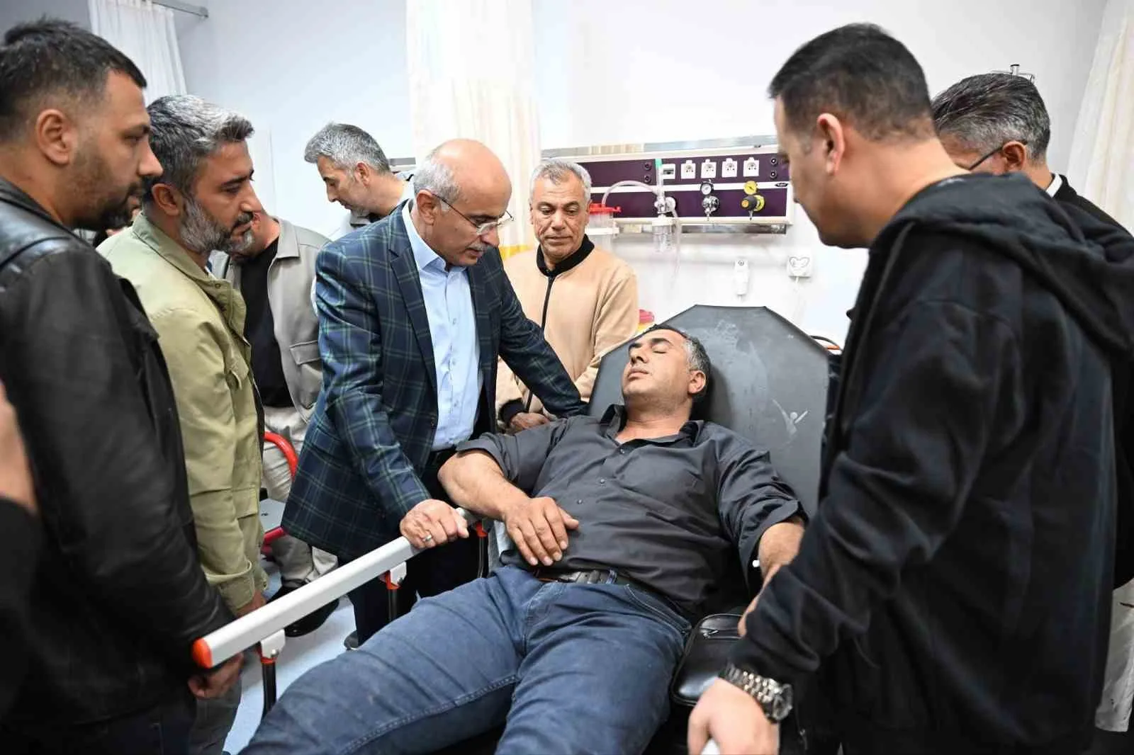 Malatya Büyükşehir Belediyesi’ne ait yol yapım ekibini taşıyan minibüs, Arapgir