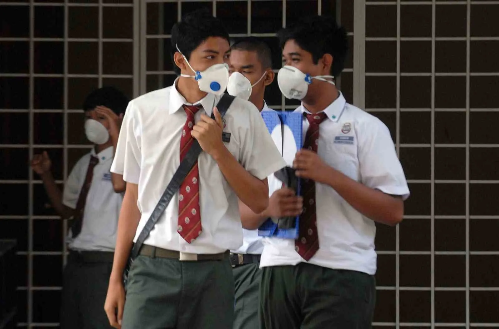 Malezya Eğitim Bakanlığı’ndan yapılan açıklamada, yaklaşık 6 bin öğrencinin grip