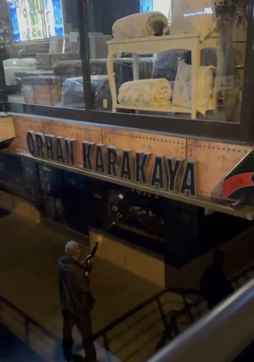 İstanbul Maltepe’de bir kişi, daha önce kendisine ait olan erkek