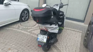 Antalya’nın Manavgat ilçesinde sollama yapan motosikletin yayaya çarpması sonucu meydana