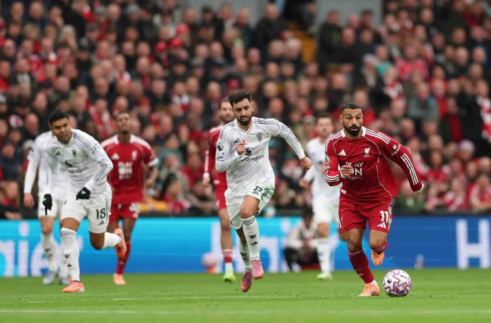 Manchester United, Premier Lig’in 8. haftasında deplasmanda karşılaştığı Liverpool’u 2-1’lik