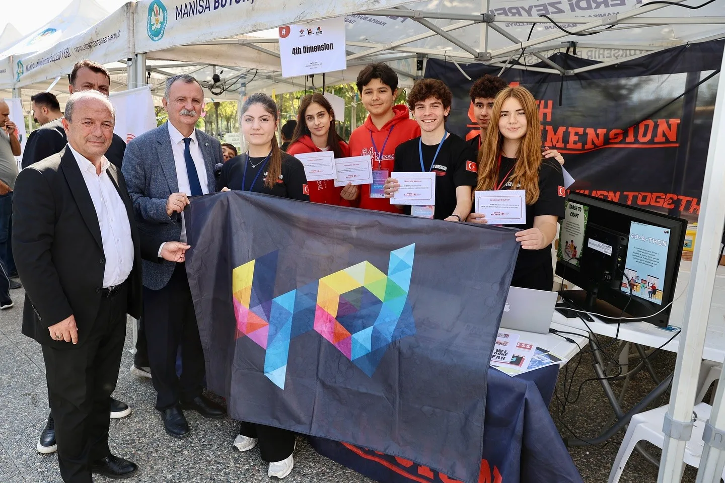 Manisa’da düzenlenen “MANİFEST-Bilim ile Manisa’yı Aydın-lat, Geleceği Şekillendir” temalı bilim