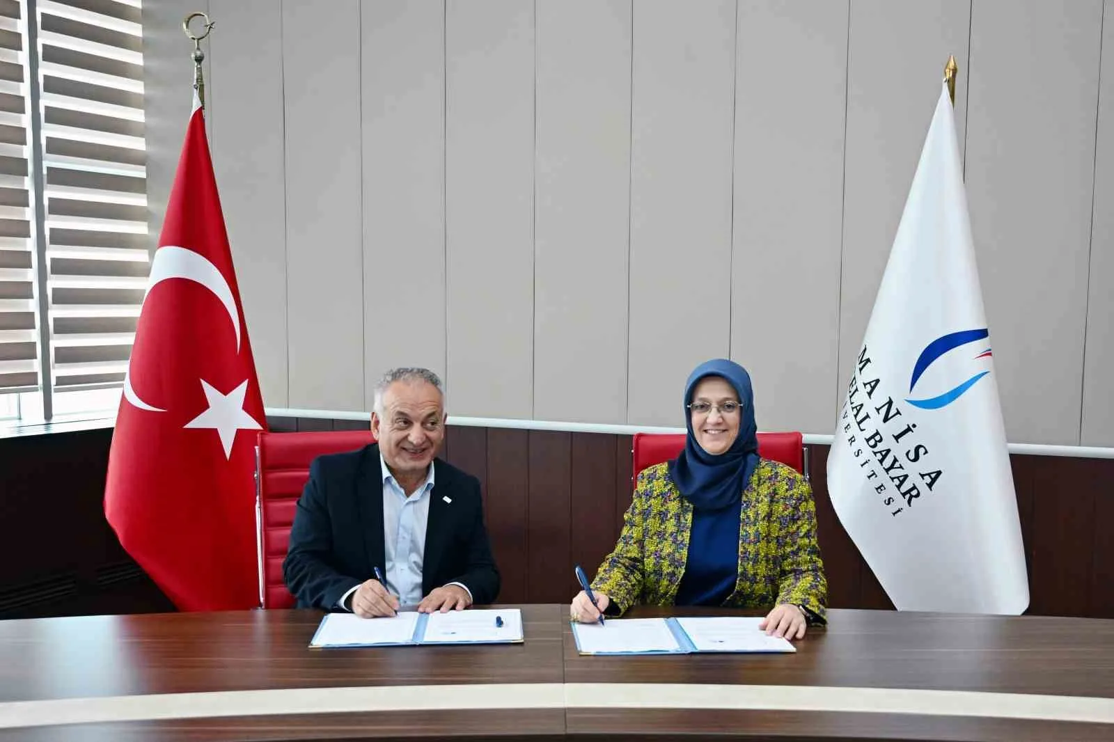 Manisa Celal Bayar Üniversitesi ile Türkiye Beyazay Derneği arasında imzalanan