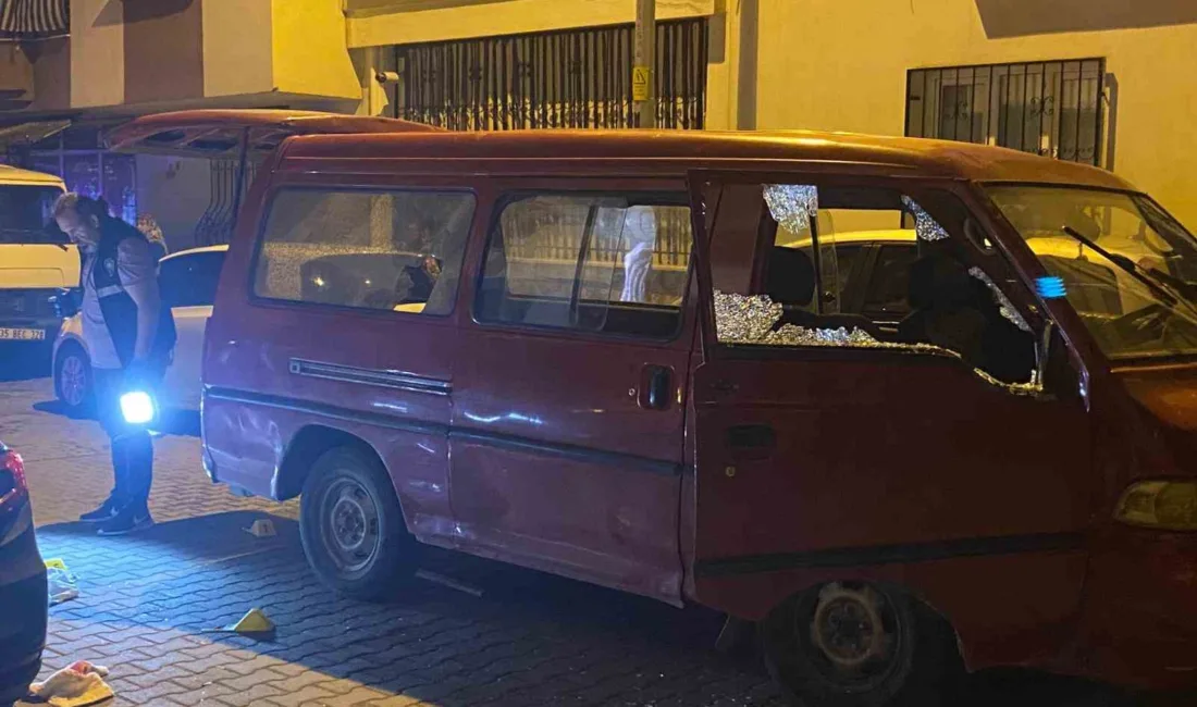Manisa’nın Turgutlu ilçesinde gece saatlerinde bir araca düzenlenen silahlı saldırıda