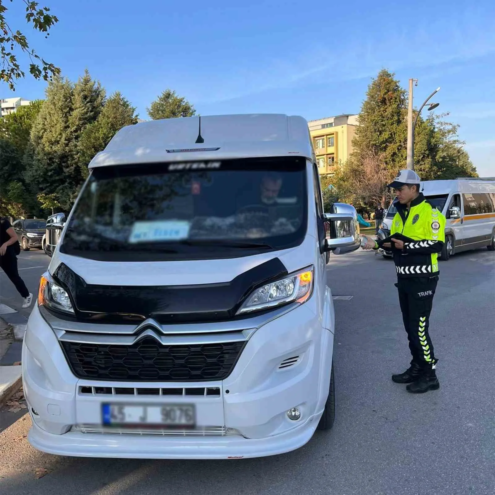 MANİSA (İHA) – Manisa İl Emniyet Müdürlüğü’ne bağlı trafik ekipleri,