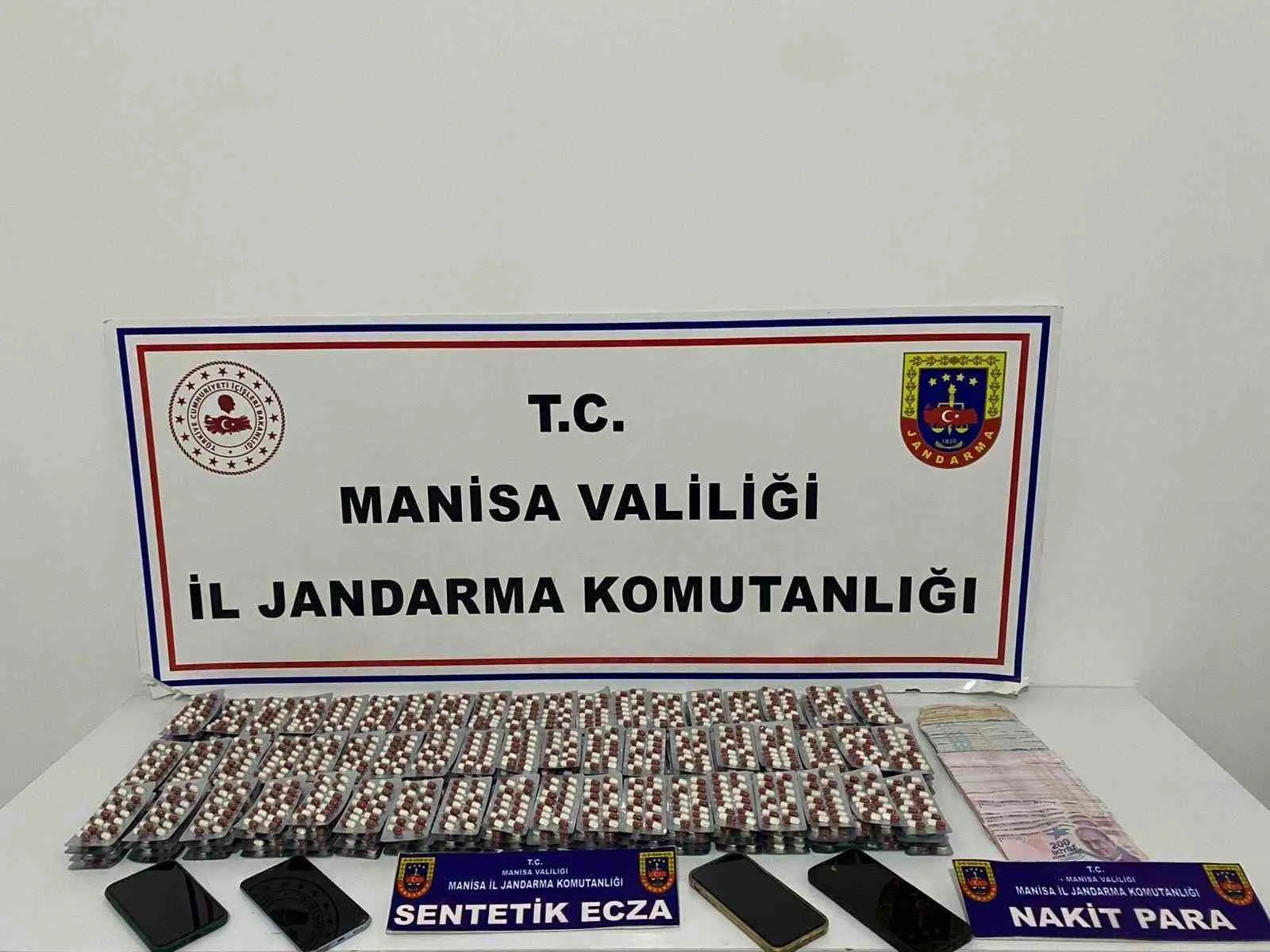 MANİSA (İHA) – Manisa’da jandarma ekiplerinin düzenlediği operasyonda bir evde