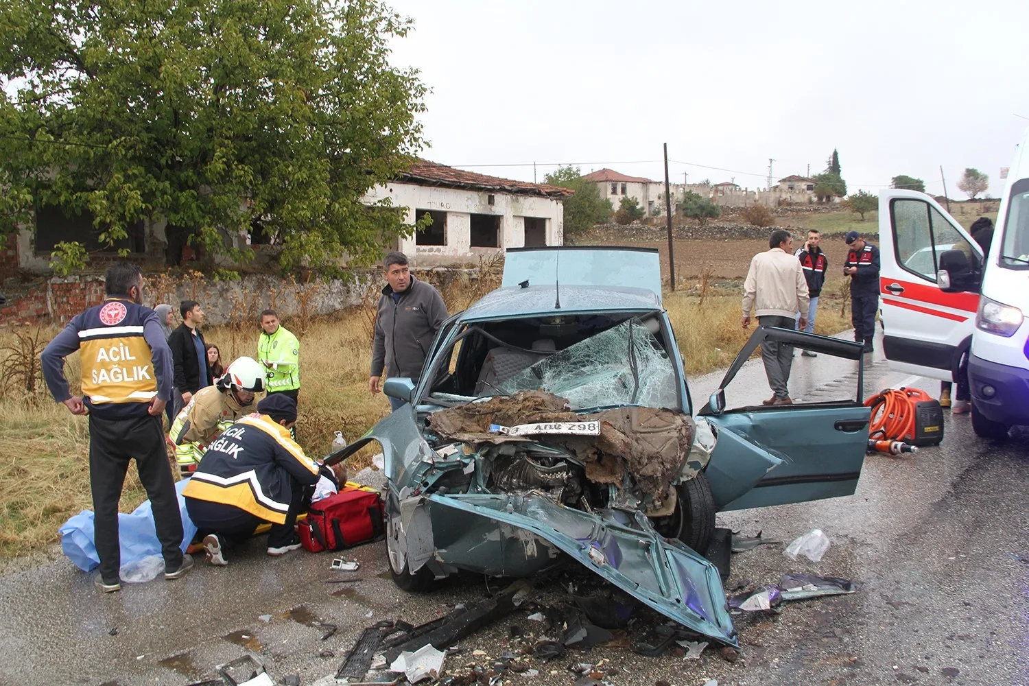 Manisa’nın Kula ilçesi D300 karayolunda yağmurlu havada meydana gelen kazada