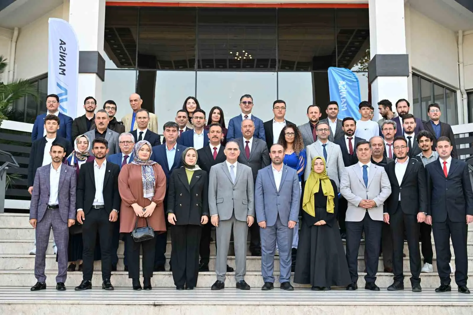 Manisa’da düzenlenen “Manisa Gençlik Çalıştayı”nda gençlere yönelik düzenlenen hizmet ve