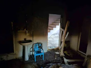 Mardin’in Kızıltepe ilçesinde 3 katlı bir evde çıkan yangında 1