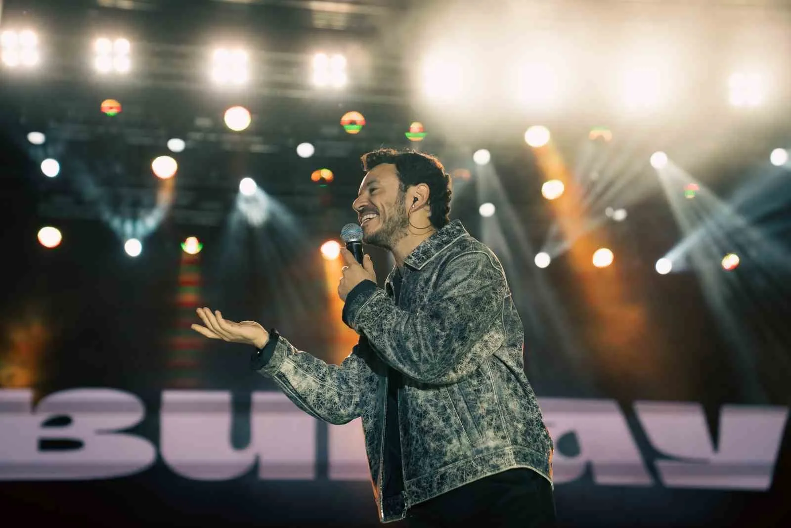 Mardin Kültür Yolu Festivali’nin ilk gününde ünlü sanatçı Buray sahne