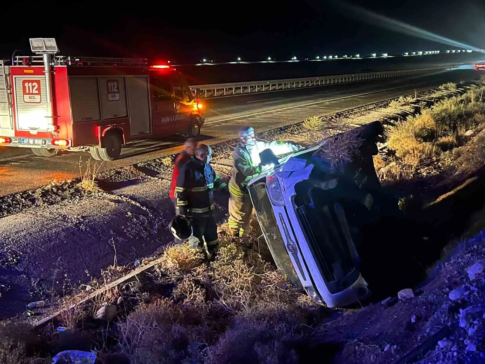 Mardin’de kontrolden çıkarak devrilen hafif ticari aracın sürücüsü yaralandı. Kaza,