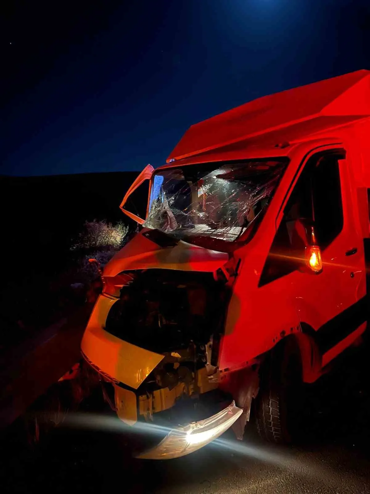 Mardin’de kamyonet ile traktörün çarpışması sonucu meydana gelen trafik kazasında