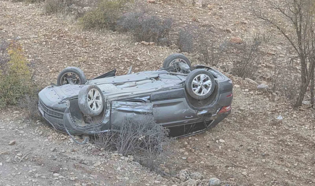 Mardin’in Dargeçit ilçesinde sürücüsünün direksiyon hakimiyetini kaybettiği otomobil takla attı.