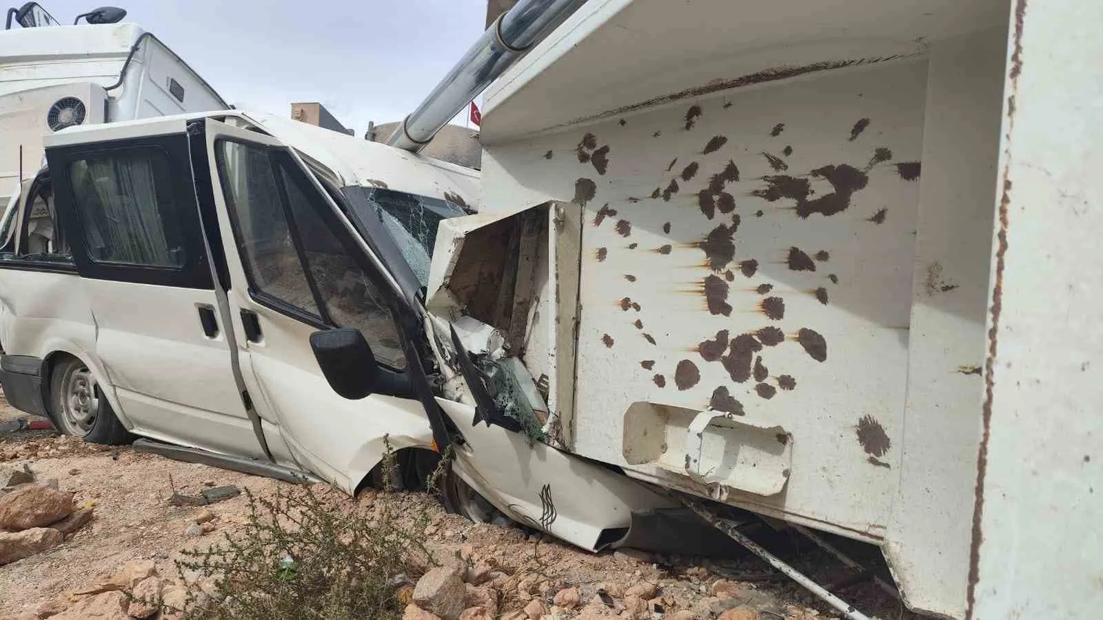 Mardin’in Mazıdağı ilçesinde, mucur boşaltma işlemi sırasında kontrolden çıkan bir