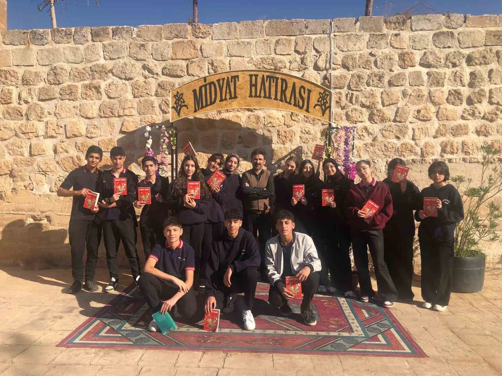 Mardin’de ’Masal Şehir Midyat Sokaklarında Kitap Okuma’ etkinliği düzenlendi. Midyat