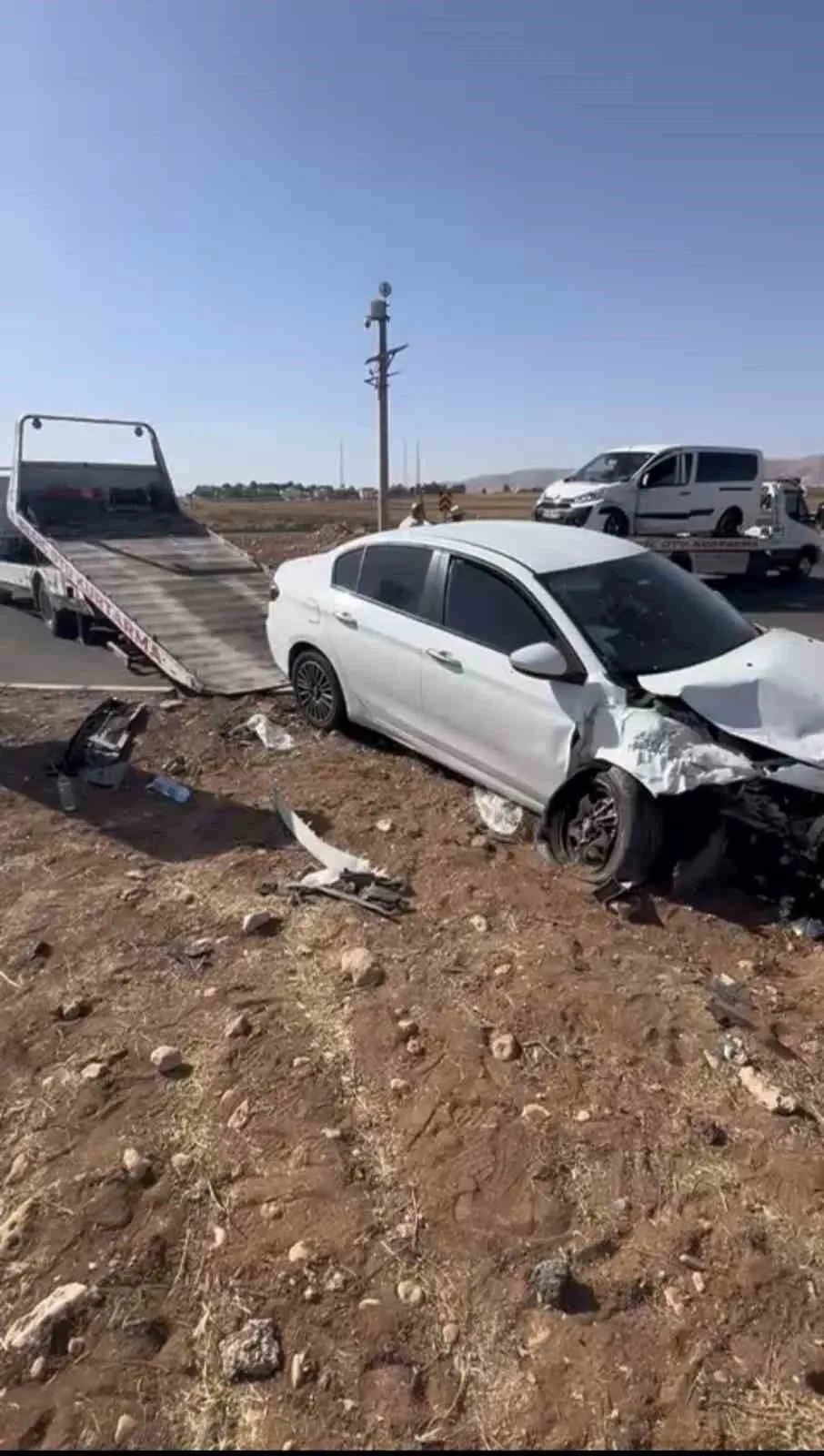 Mardin’in Nusaybin ilçesinde otomobil ile hafif ticari aracın çarpıştığı kazada