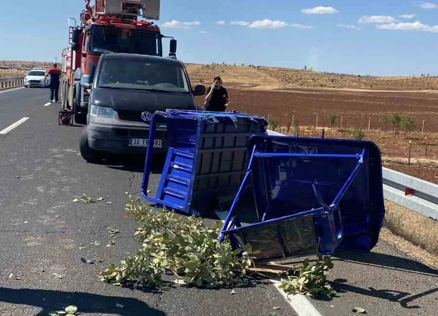 Mardin’in Midyat ilçesinde otomobil ile açık kasa motosikletin çarpışması sonucu
