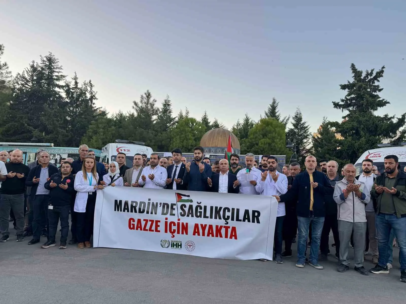 Mardin’de sağlık çalışanları tarafından Gazze’deki sağlıkçılara destek amacıyla basın açıklaması