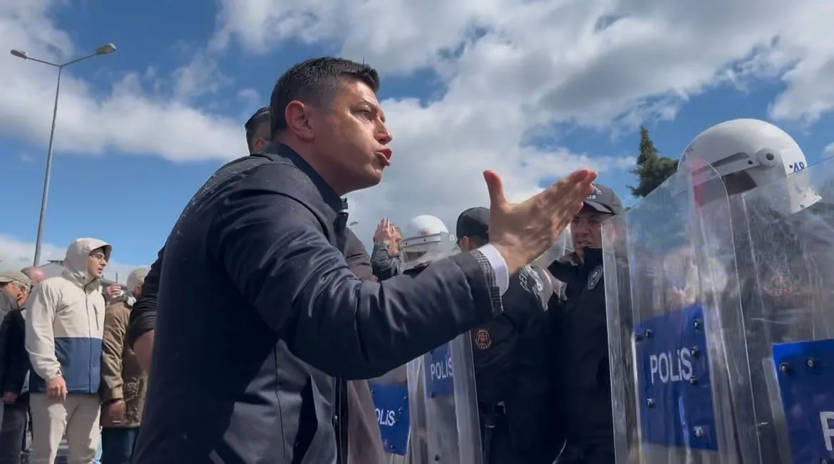 Muğla’da 19 Mart’taki protestoda polise saldırmakla suçlanan Marmaris Belediye Başkanı