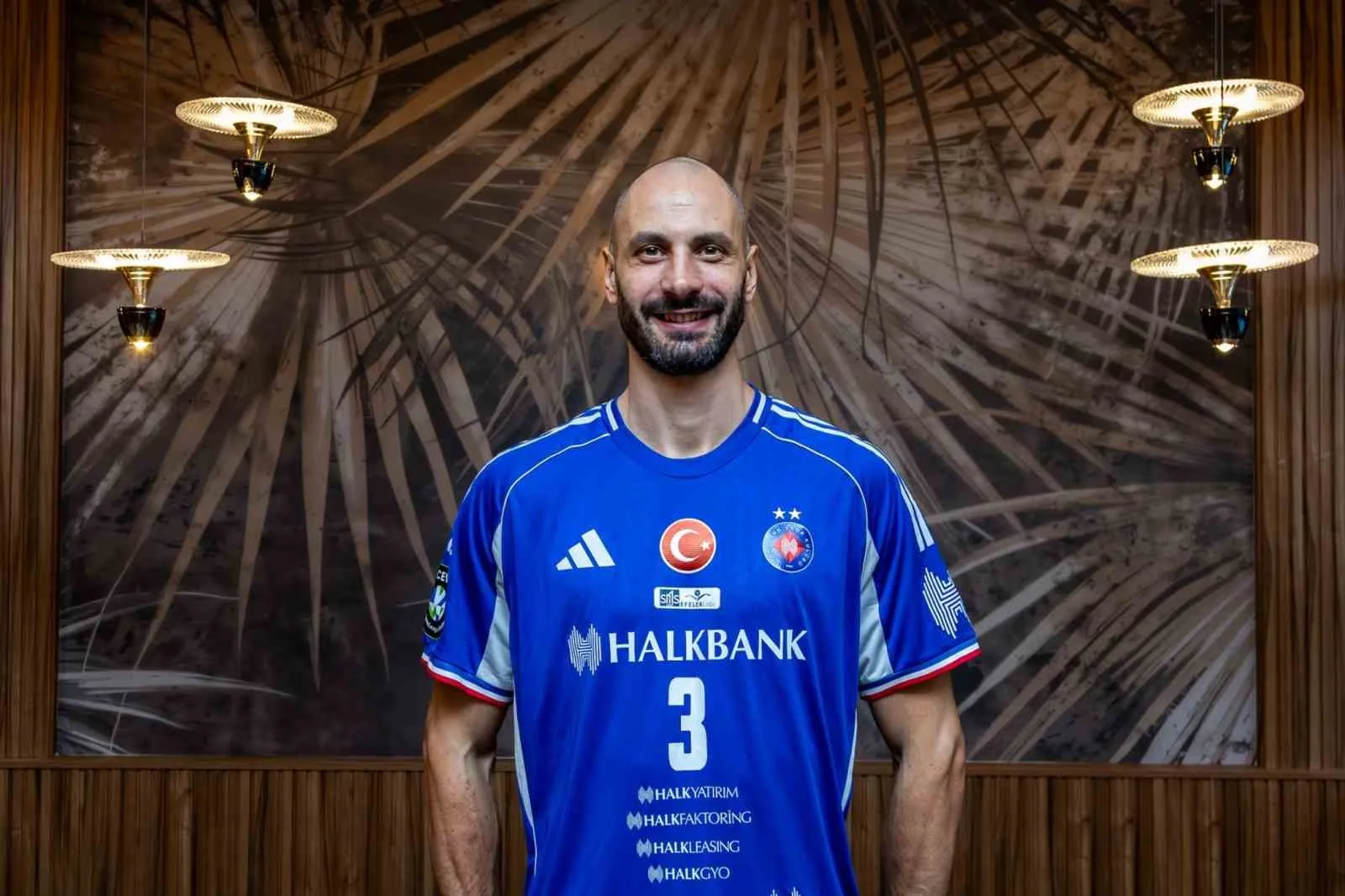 Efeler Ligi’nde mücadele eden Halkbank, Bulgar smaçör Matey Kaziyski’yi 11