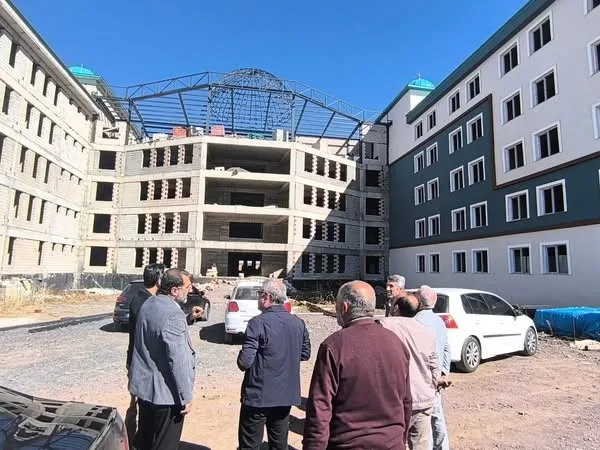 Erzurum İl Müftüsü Yaşar Çapçı, yapımı devam eden Mehmet Gürgür