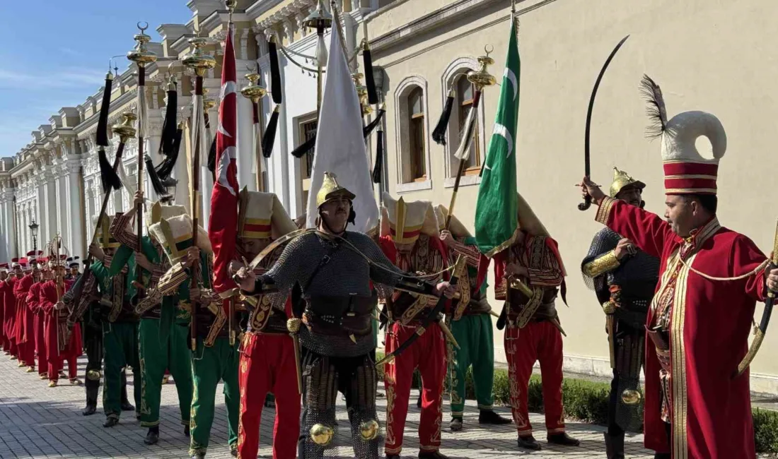Milli Saraylar Başkanlığı tarafından geleneksel hale getirilen mehteran gösterileri yaz