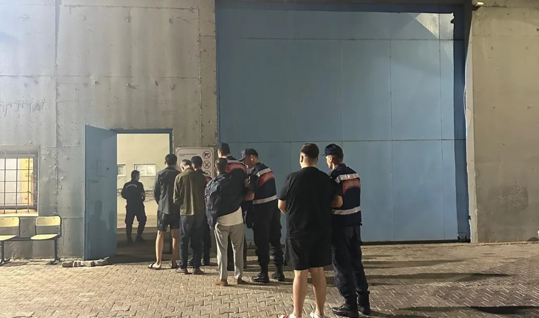 İstanbul’da bir mekanı kurşunlayıp Bodrum’dan Yunan adalarına kaçmaya çalışan şüpheliler,