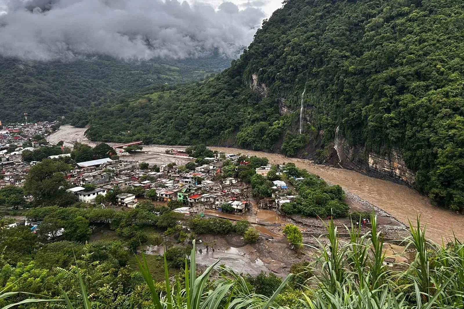 Meksika’da şiddetli yağışların yol açtığı sel felaketinde hayatını kaybedenlerin sayısı