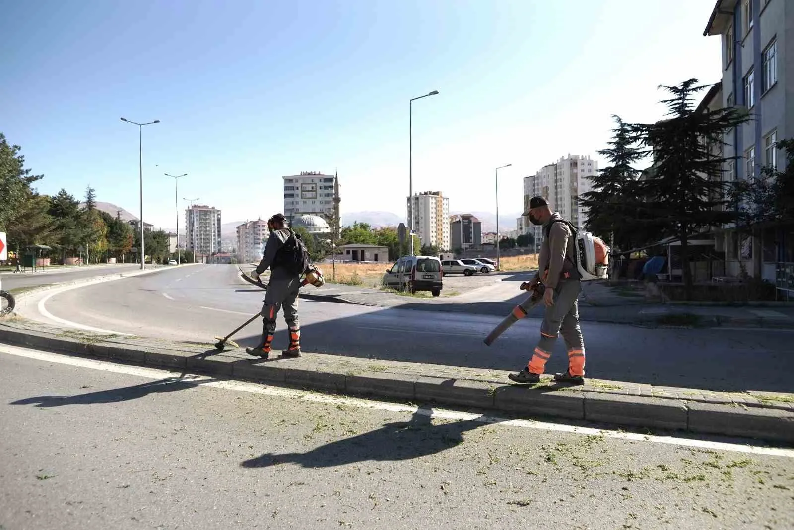 Sonbahar temizliği kapsamında ilçe genelindeki tüm mahallelerde detaylı genel temizlik