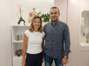 İzmir’de yaşayan 51 yaşındaki Cavidan Akkaya, kedisi ‘Şanslı’da fark ettiği