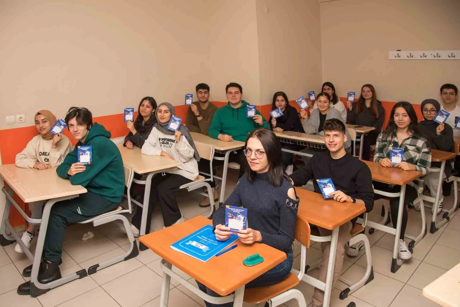 Menemen Belediyesi tarafından ilçe genelinde lise ve üniversite sınavlarına girecek