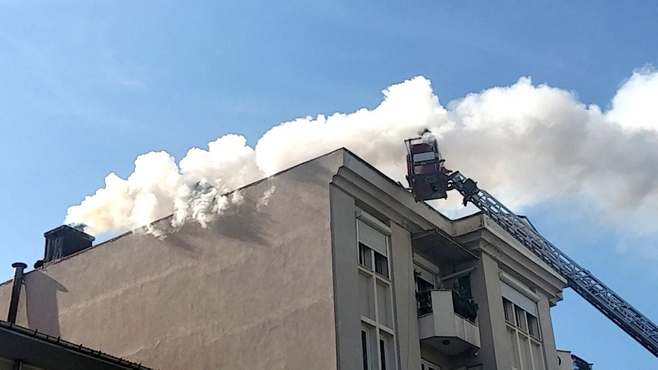 Muğla’nın Menteşe ilçesinde bir iş yerinin bacasında çıkan yangın, çevrede