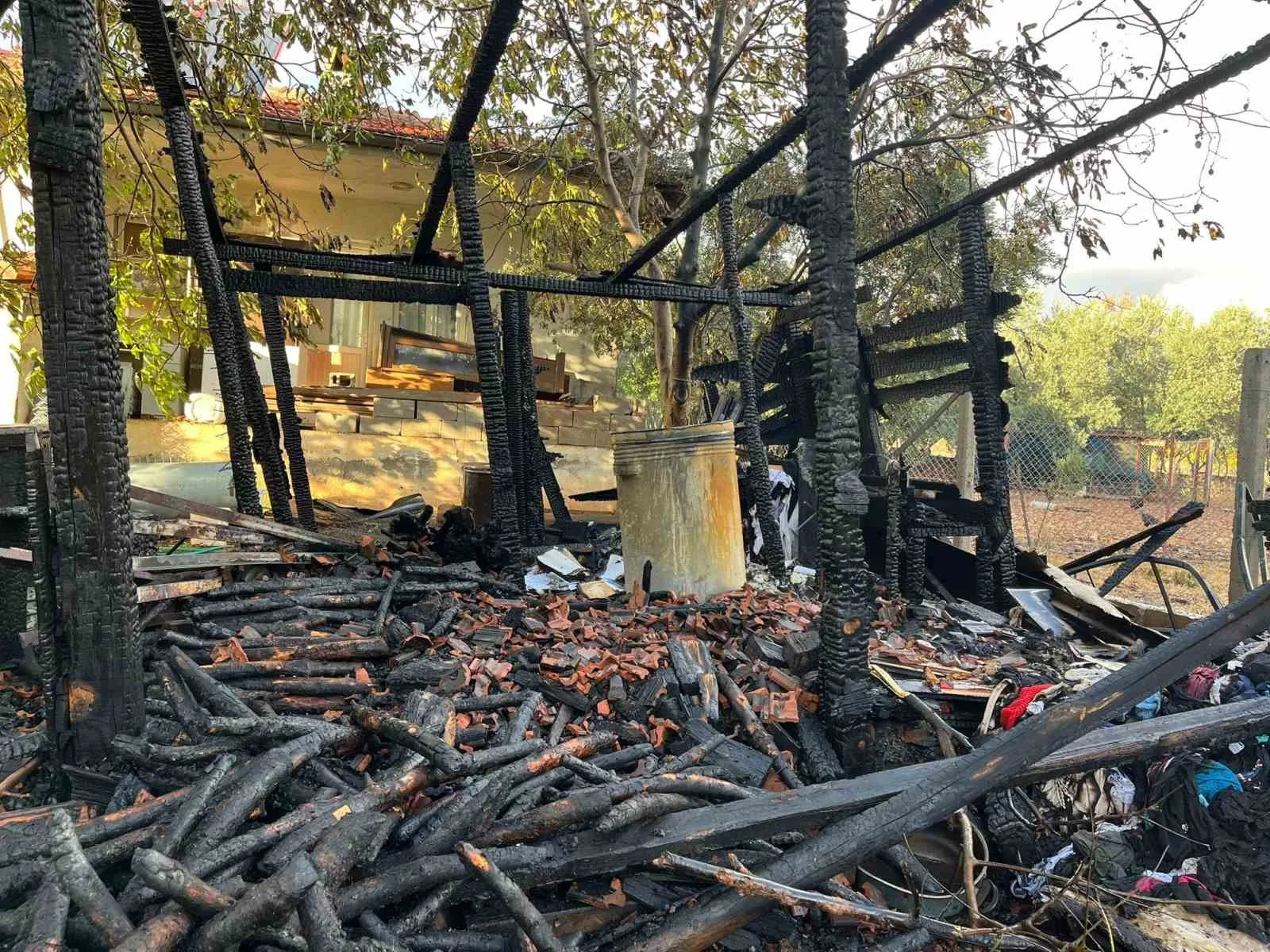 Muğla’nın Menteşe ilçesine bağlı Karşıyaka Mahallesi Düzeyn mevkiinde bir evin