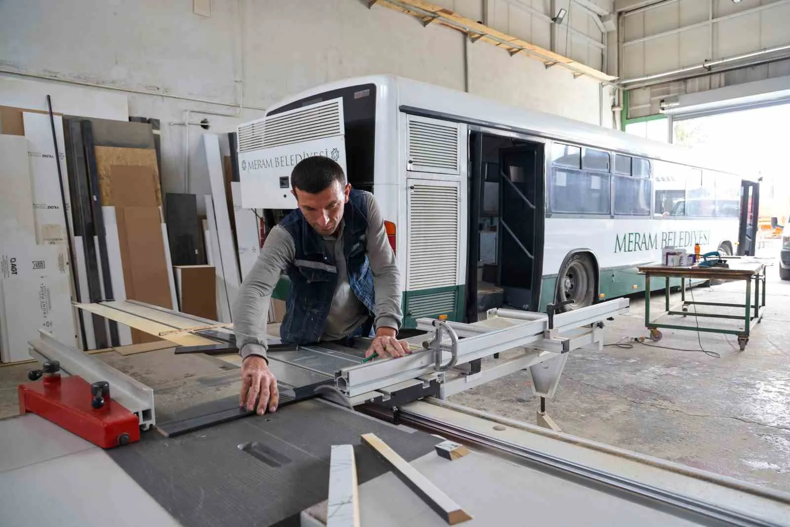 Konya’nın merkez Meram İlçe Belediyesi, vatandaşlarının acılarını paylaşmak ve cenaze