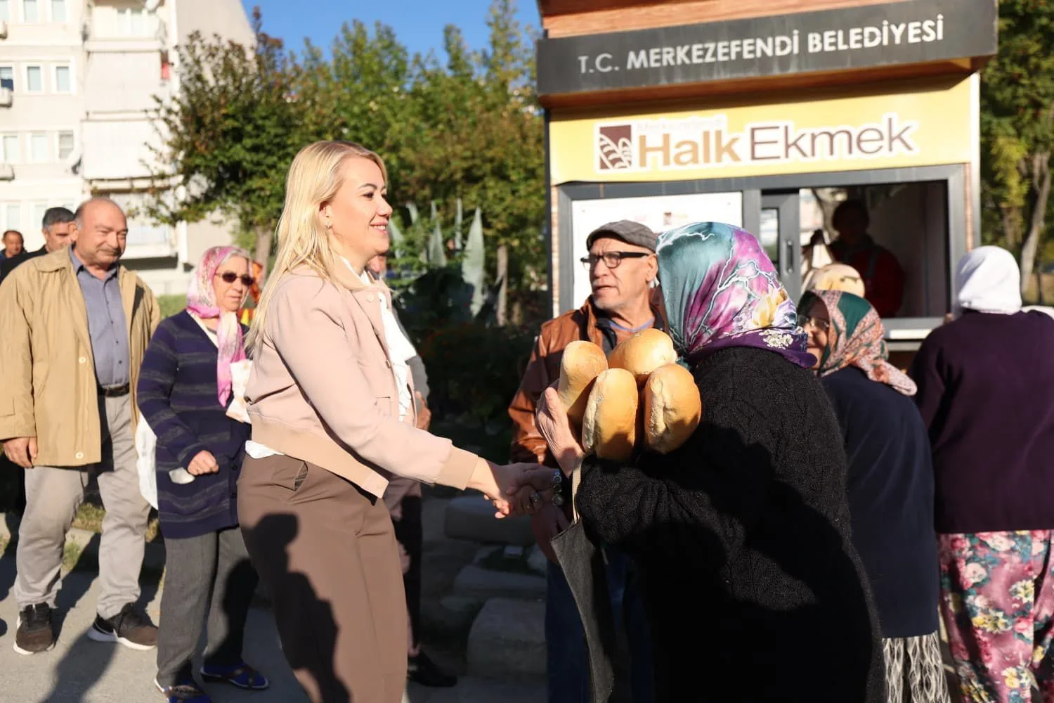 Merkezefendi Halk Ekmek Fabrikası’nda üretim tekrar başladı ve ekmekler, Halk