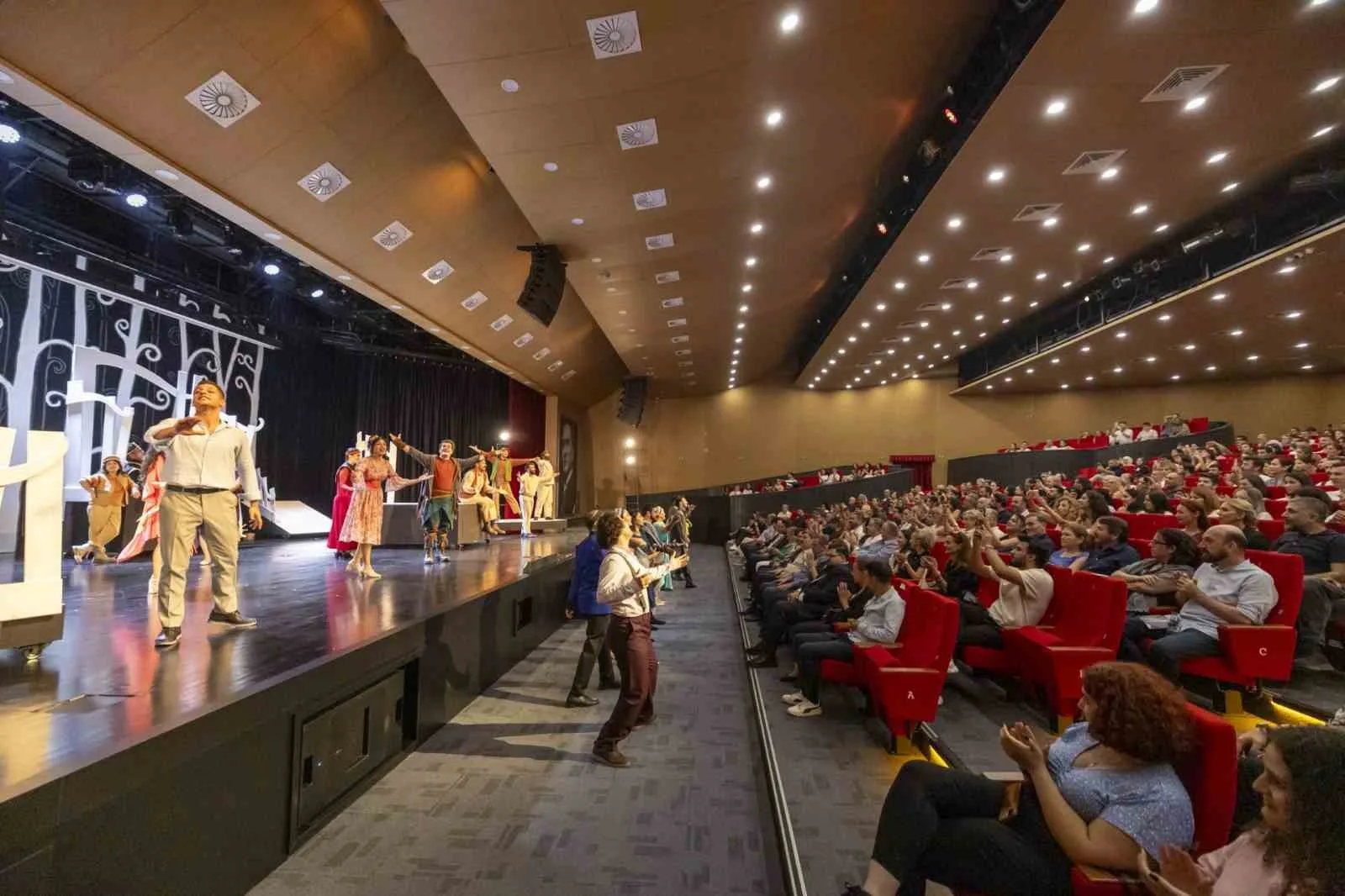 Mersin Büyükşehir Belediyesi Şehir Tiyatrosu, 25. sanat sezonunu Shakespeare’in ölümsüz