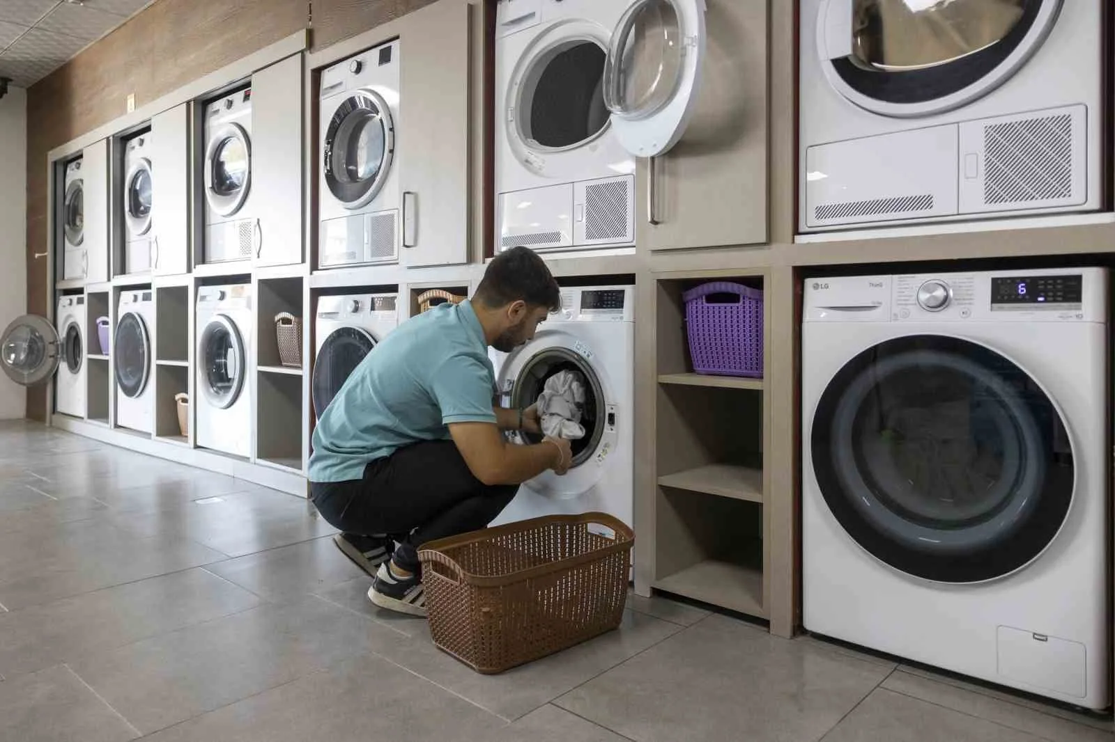 Mersin Büyükşehir Belediyesinin ücretsiz ’Çamaşır Kafe’ uygulaması, öğrencilerin günlük hayatını