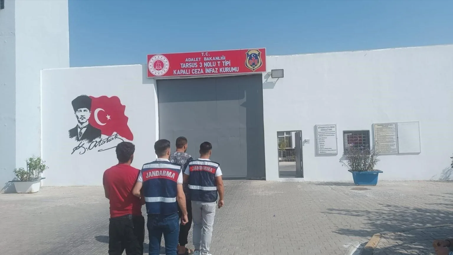 Mersin’de terör örgütü DEAŞ’a eleman temin eden 2 şüpheli jandarmanın