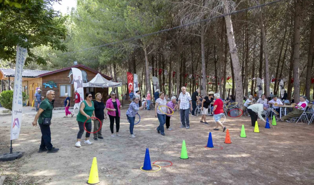 Mersin Büyükşehir Belediyesi, ‘Dünya Yaşlılar Günü’ kapsamında Emekli Evi üyeleri,