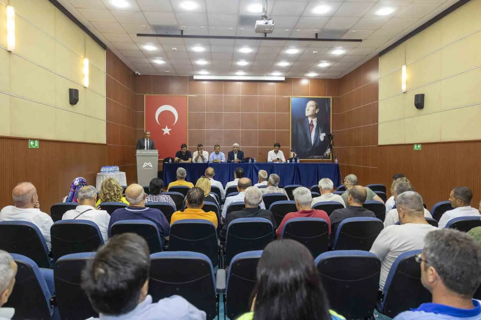 Mersin Büyükşehir Belediyesi, Akdeniz ilçesi muhtarlarıyla düzenlediği istişare toplantısında mahallelerin