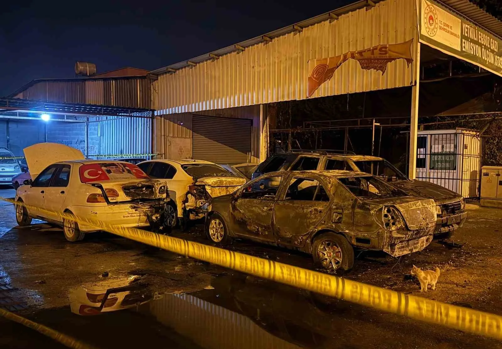 Mersin’in Tarsus ilçesinde tamir için sanayiye götürülen park halindeki 5