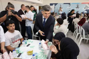 Akdeniz Kaymakamı ve Belediye Başkan Vekili Zeyit Şener, üniversite sınavına