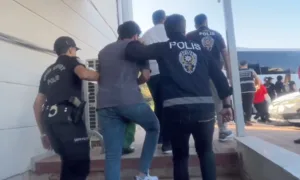 Mersin polisinin yaptığı çalışmada sosyal medya üzerinden dolandırıcılık yapan şebeke