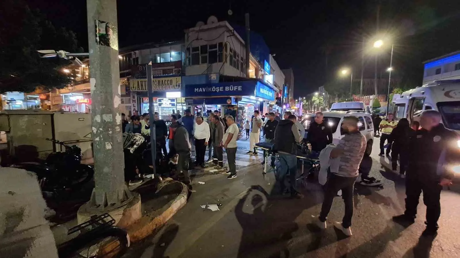 Mersin’in Tarsus ilçesinde hafif ticari araç ile motosikletin çarpıştığı kazada