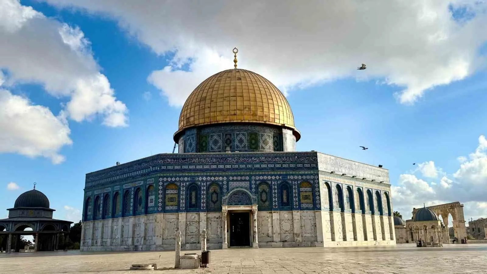 İşgal altındaki Doğu Kudüs’te bulunan Müslümanların ilk kıblesi Mescid-i Aksa’da